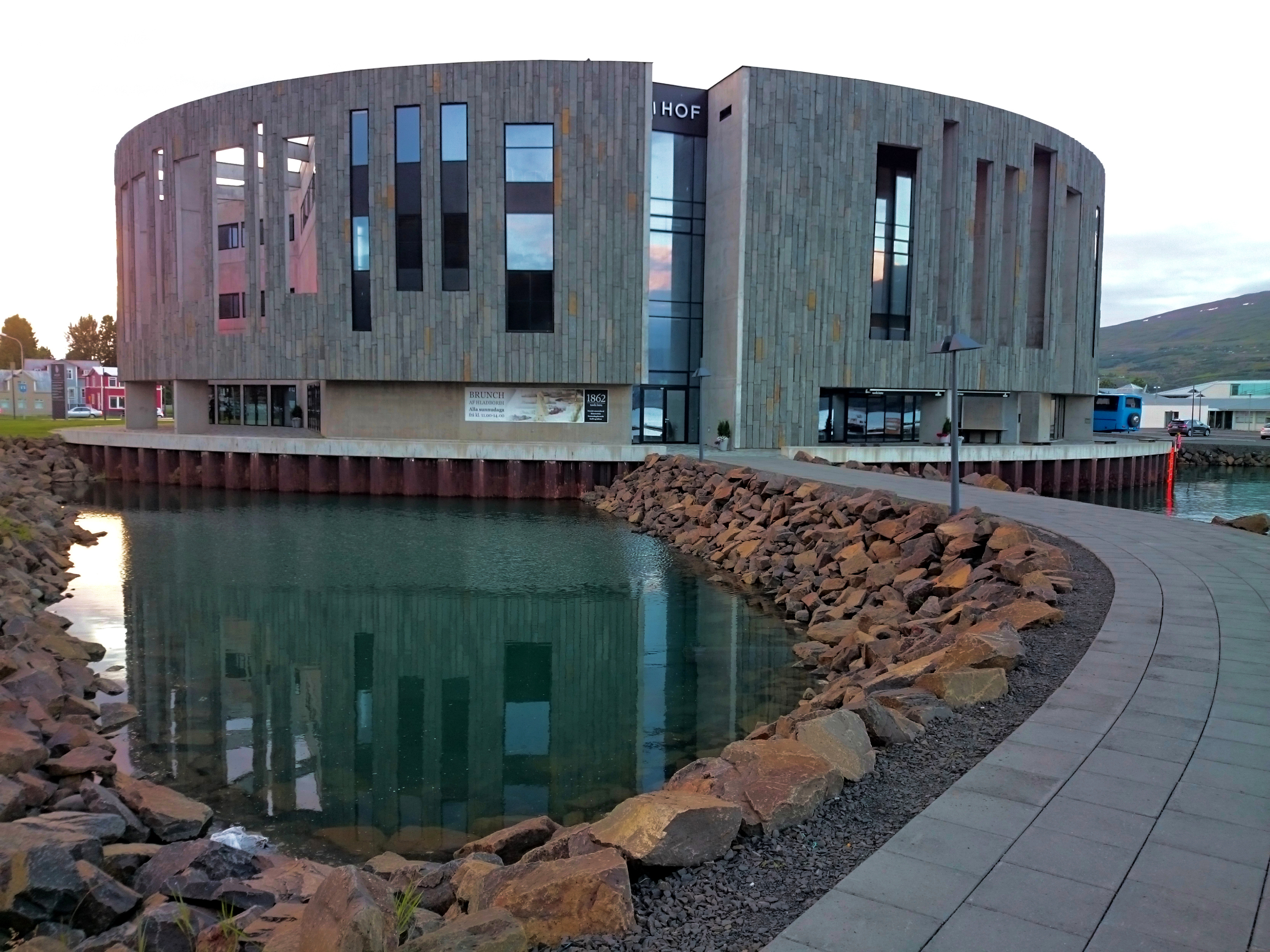Hof Cultural Center